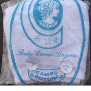 Vintage Lady Cameo Bra